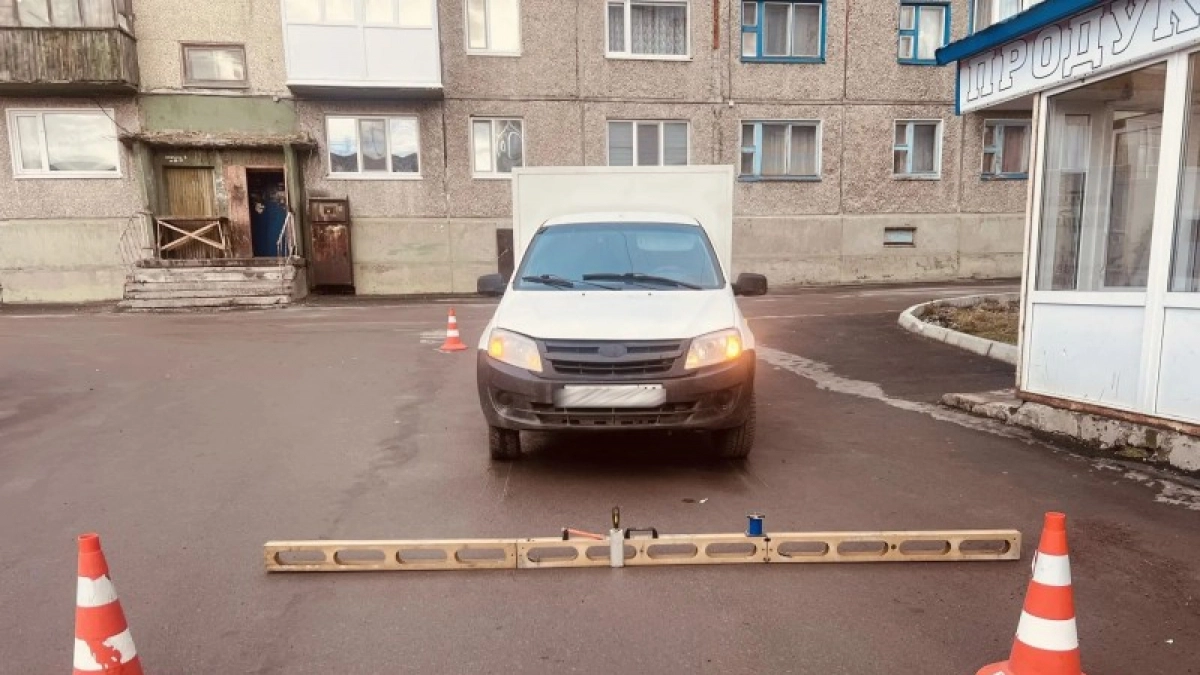В Коми водитель «ВИС» сбил пешехода, сдавая назад во дворе