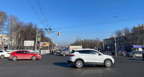 С 26 апреля водителей начнут штрафовать за такой тип колес - кто первый в списке