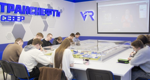 Для студентов Ухтинского университета провели открытые уроки с технологиями дополненной реальности