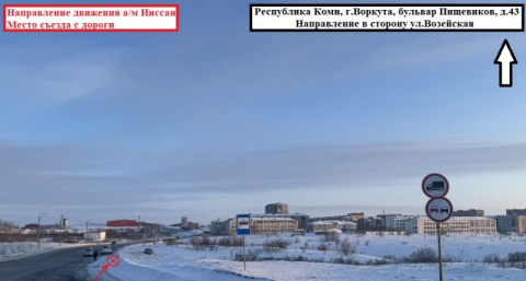  На одном из городских бульваров в Коми машина съехала в канаву