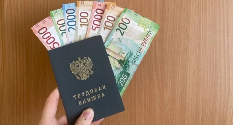 Тем, у кого есть стаж до 2002 года, прибавят по 10 тысяч к пенсии - новый расчет в начале мая