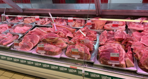 Спросил у продавца на рынке, почему мясо без цены почти на всех прилавках: делюсь тем, что услышал