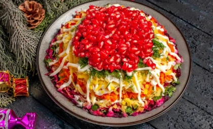 Салат «Елочная игрушка» станет главным украшением новогоднего стола — даст фору «Оливье», а Красная Огненная Лошадь будет в восторге