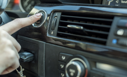В салоне будет «пекло» — хоть стёкла опускай. Полезная хитрость автовладельцев