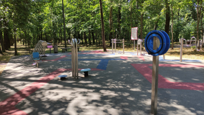 Резиновое покрытие и теннис во дворе: у дома №56 по проспекту Ленина в Ухте построят новую спортплощадку